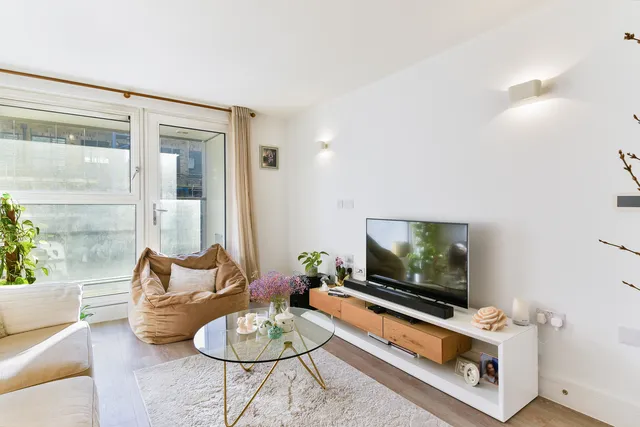 Station Road, Edgware, HA8