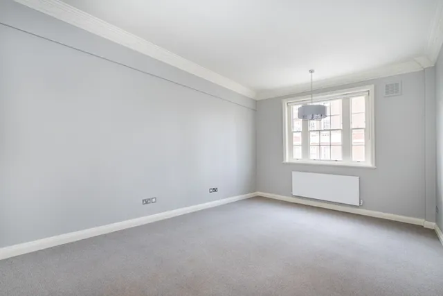 Duchess Of Bedfords Walk, London, W8