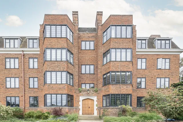 Manor Fields, London, SW15