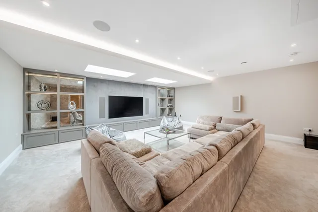 White Horse Close, Hertingfordbury, SG14