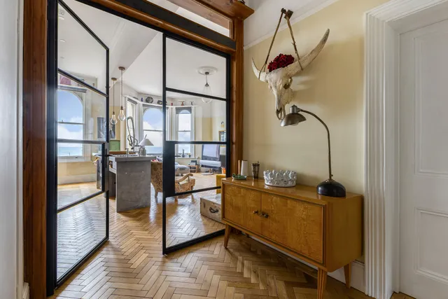 Kingsway, Hove, BN3