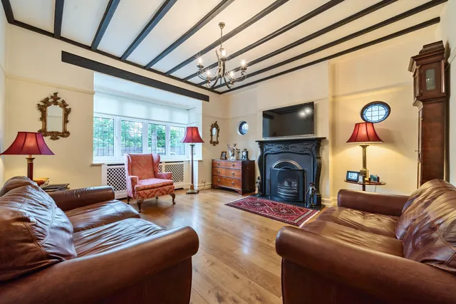 Myddelton Park, London, N20