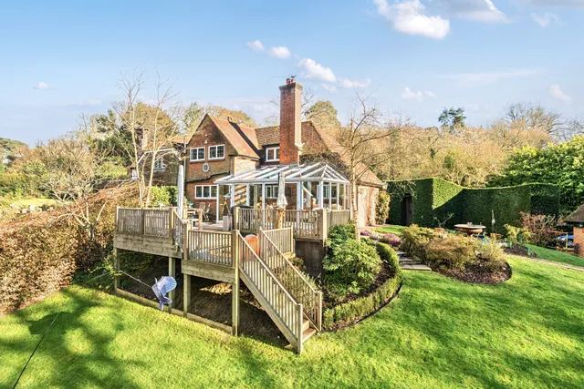 Guildford Road, Westcott, RH4