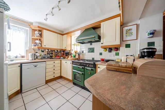 Mower Place, Cranleigh, GU6