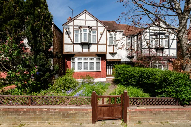 Alexandra Park Road, London, N10