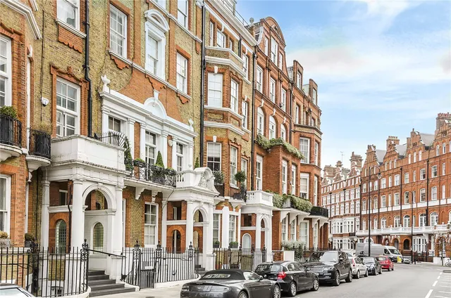 Pont Street, London, SW1X