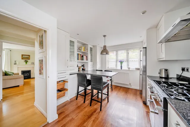 Bircholt Road, Liphook, GU30
