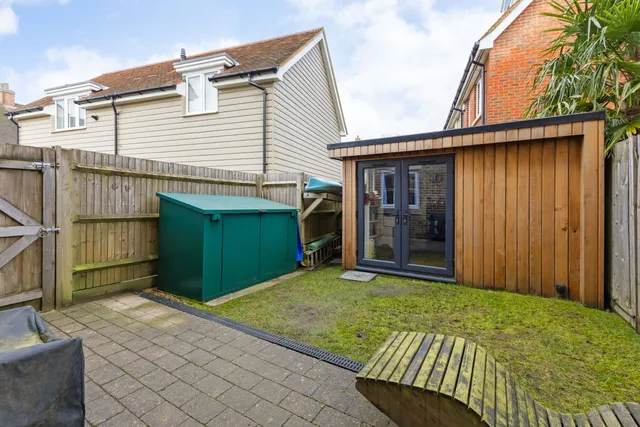 Hunters Place, Hindhead, GU26