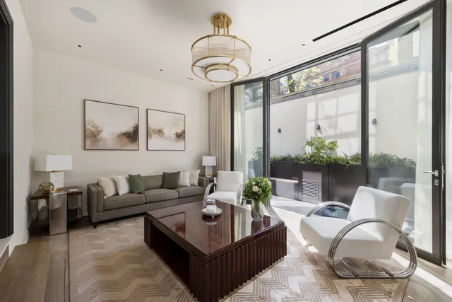Lancelot Collection, Lancelot Place, London, SW7
