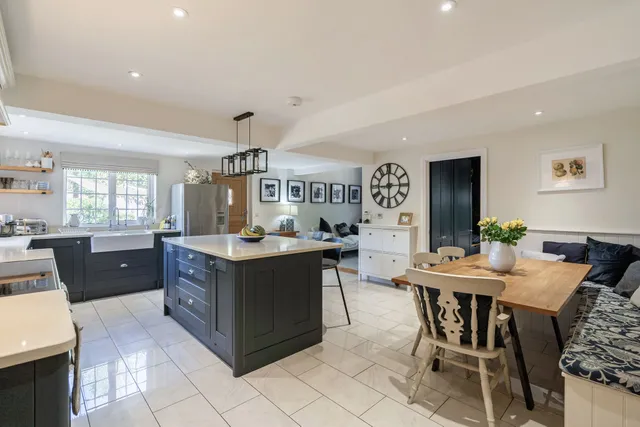 شارع أدبيري، نيوبي، RG20