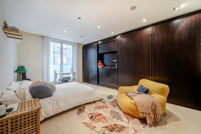 Cope Place, London, W8