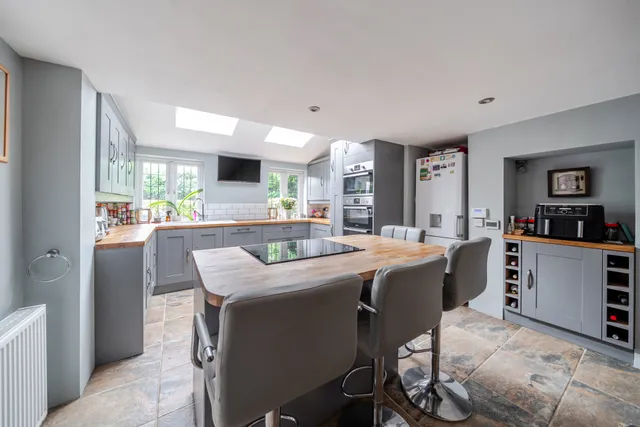 Lower Eashing Lane, Godalming, GU7
