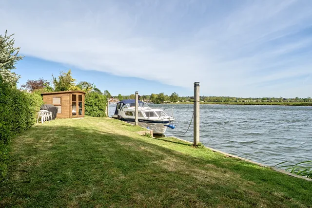 Riverside, Bourne End, SL8
