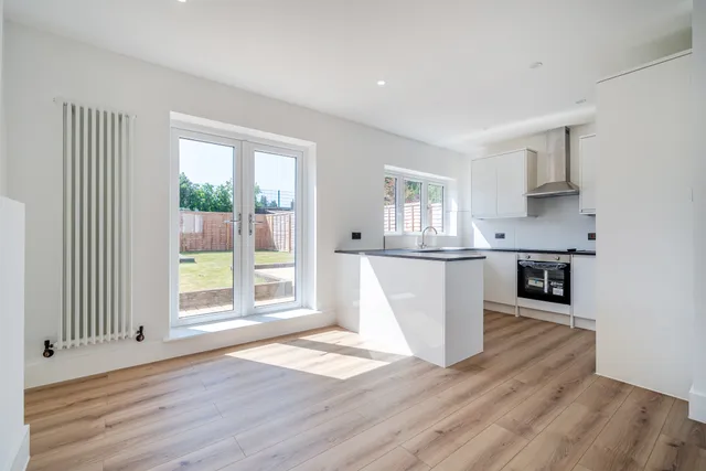 Court Avenue, Coulsdon, CR5