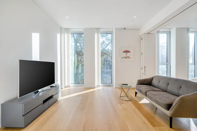 Hollandgreen Place, London, W8