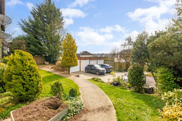 Hill Close, Harpenden, AL5