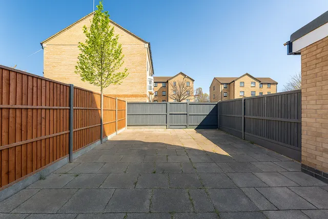 Inglewood Close, London, E14