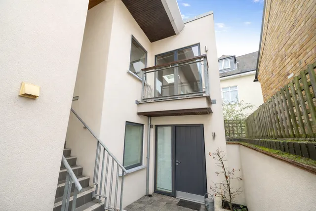 Elmgrove Mews, Weybridge, KT13