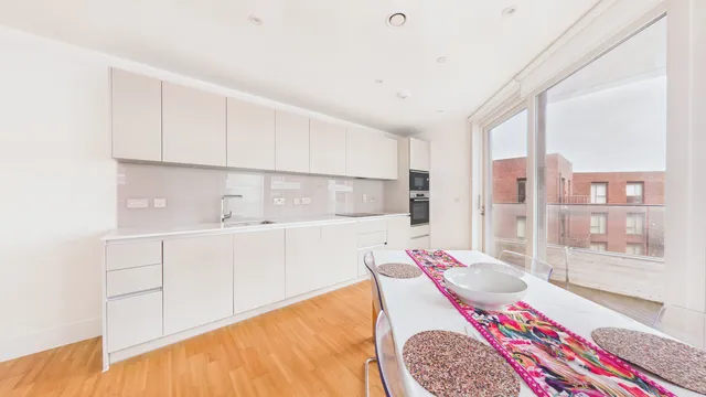 10 Brixton Hill, London, SW2