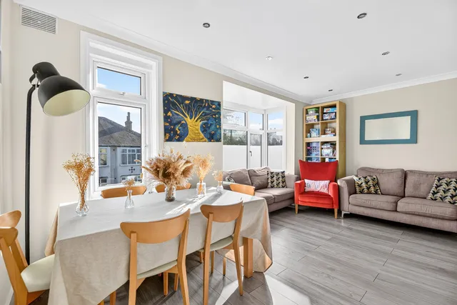 39c Alexandra Road, London NW4 2SB
