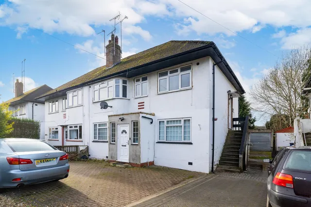 11a Eldon Avenue, Borehamwood WD6 1NL