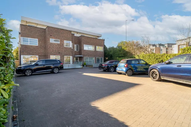 Flat 1, 37 Ashley Lane, London NW4 1HH