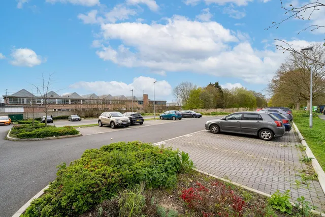 Flat 18, 300 Croxley View, Watford WD18 6AH