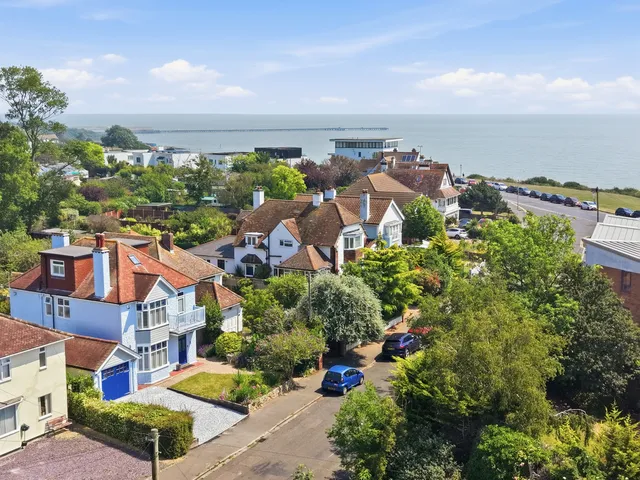 16 Pole Barn Lane, Frinton-on-Sea CO13 9NJ