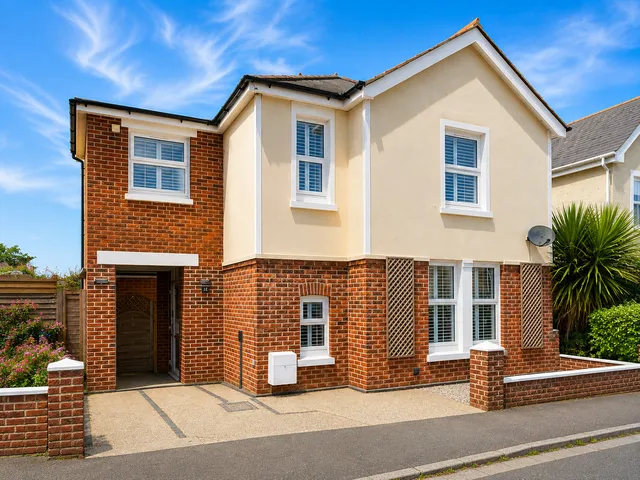 22 St. Johns Crescent, Sandown PO36 8EG