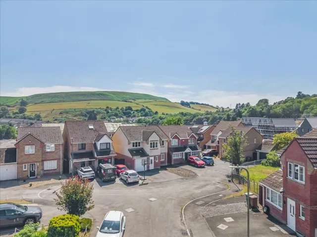 43 Ty'n Y Parc, Abertridwr CF83 4ED