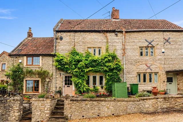 8 Dapps Hill, Bristol BS31 1ES