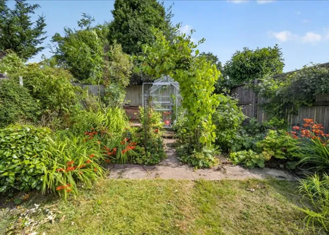 17 Badminton Road, Newport NP19 7NH