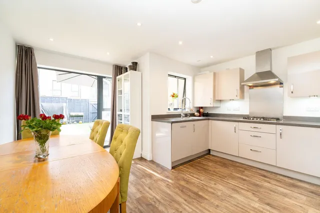 32 Horizon Place Studio Way, Borehamwood WD6 5FP
