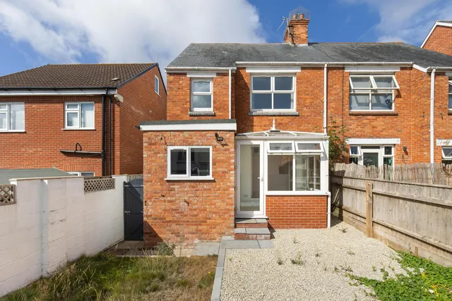 25 Southdown Road, Weymouth DT4 9LJ