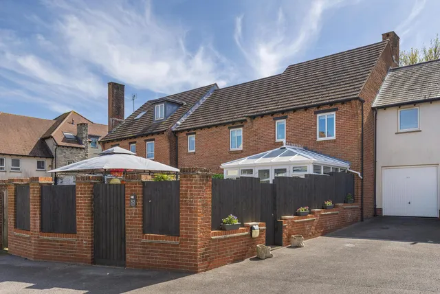 82 Dorchester Road, Wool BH20 6EL