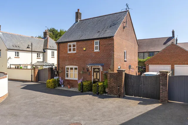 6 Elm Lane, Dorchester DT2 9FB