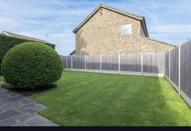 26 Paddock Close, Leigh-on-sea SS9 5QR