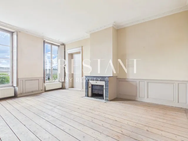 120 sqm Character Apartment with Open Views over the Riverfront