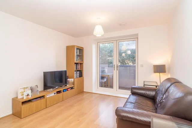 128 Gemini Park Manor Way, Borehamwood WD6 1BZ