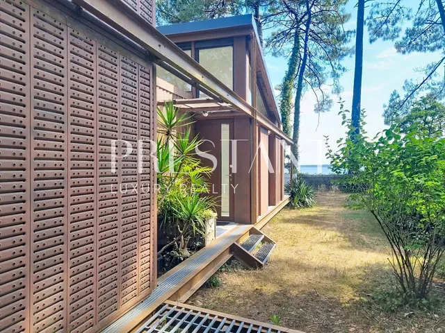 Unique architect-designed waterfront villa on Lacanau Lake