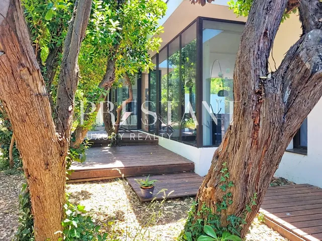 CAP FERRET – THE ABSOLUTE PRIVILEGE OF THE 44 HECTARES DISTRICT