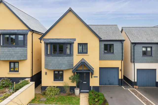 4 Thorn Grove, Dartmouth TQ6 0FN