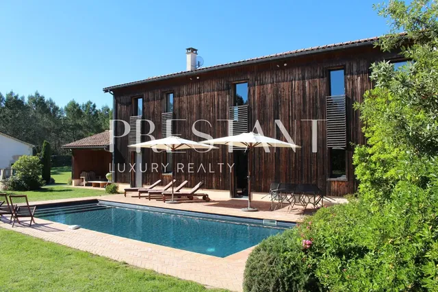 Beautiful country property with double swimming pool and independent guest house