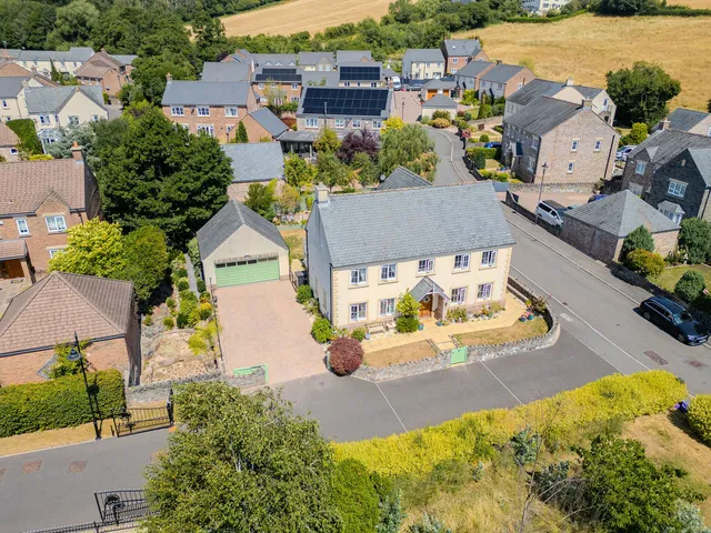 25 Burrium Gate, Monmouthshire NP15 1TN
