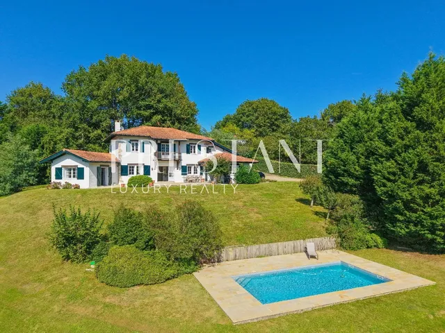 For sale Arcangues, Charming 5 bedroom house with dominant view