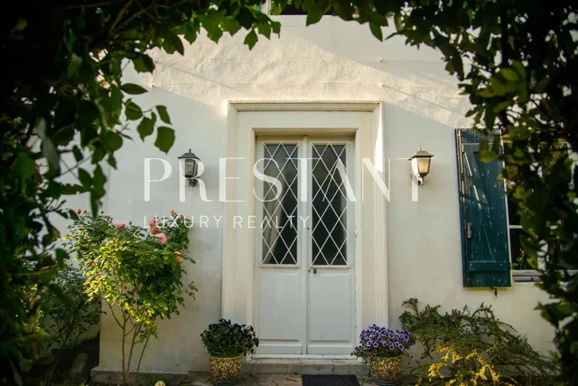 Charming old house with a large garden in the heart of Cinq Cantons in Anglet.