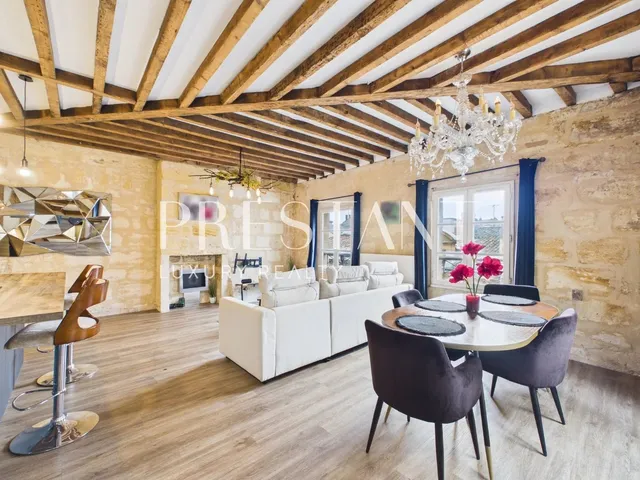 Charming apartment with exposed beams and convertible attic in Bordeaux city cente