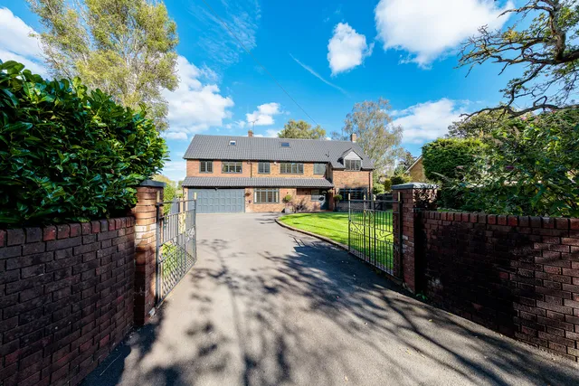 245 Hayes Lane, Kenley CR8 5HN