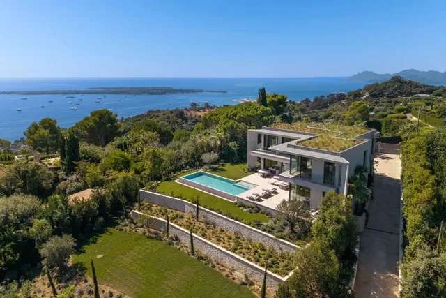 Super Cannes – Newly Built Contemporary Villa with Panoramic Sea Views