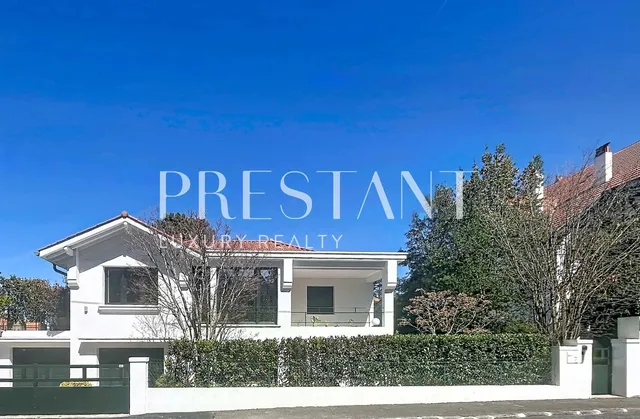 Renovated Townhouse – Parc d’Hiver, Biarritz